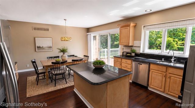 4866 Riverchase Drive, Troy, MI 48098