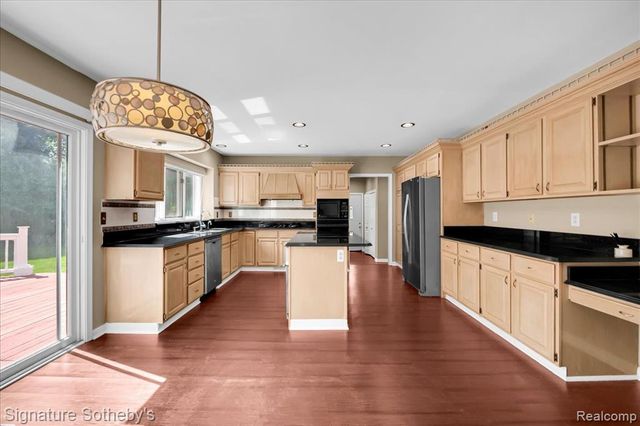 4866 Riverchase Drive, Troy, MI 48098
