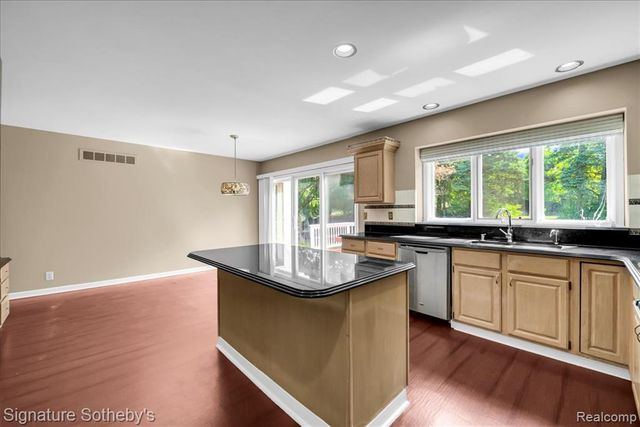 4866 Riverchase Drive, Troy, MI 48098