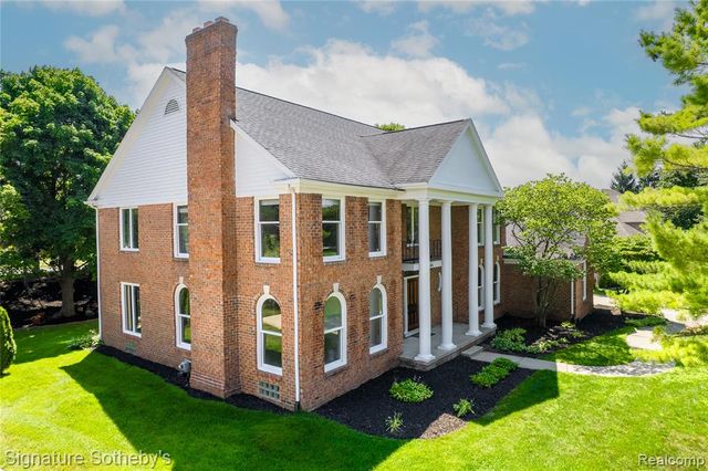 4866 Riverchase Drive, Troy, MI 48098