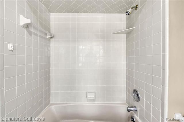 4866 Riverchase Drive, Troy, MI 48098