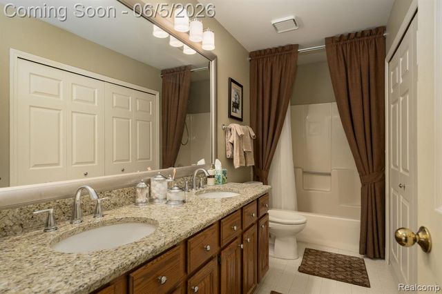 44828 Roundview Drive, Novi, MI 48375