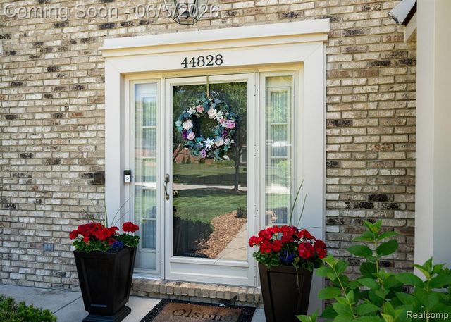 44828 Roundview Drive, Novi, MI 48375