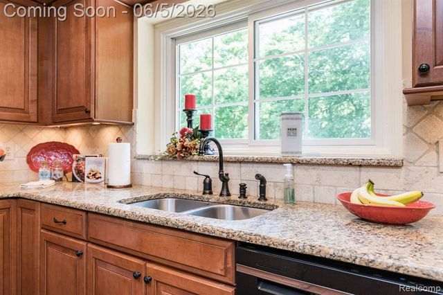 44828 Roundview Drive, Novi, MI 48375