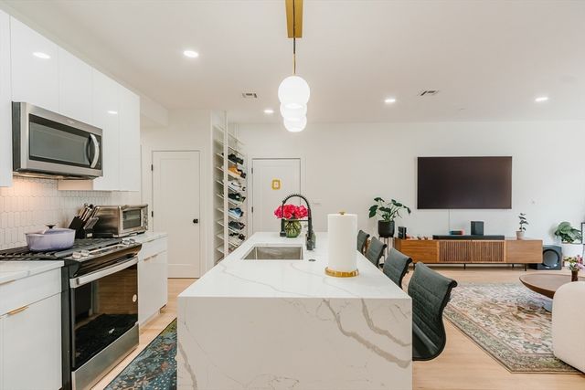 43 Withington St 7, Boston, MA 02124