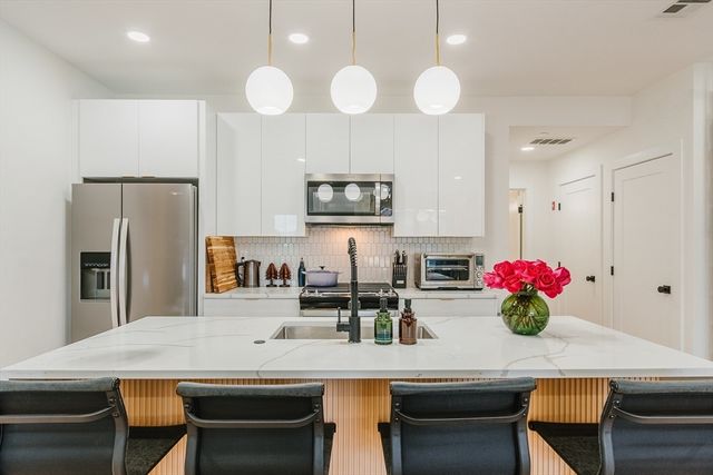 43 Withington St 7, Boston, MA 02124