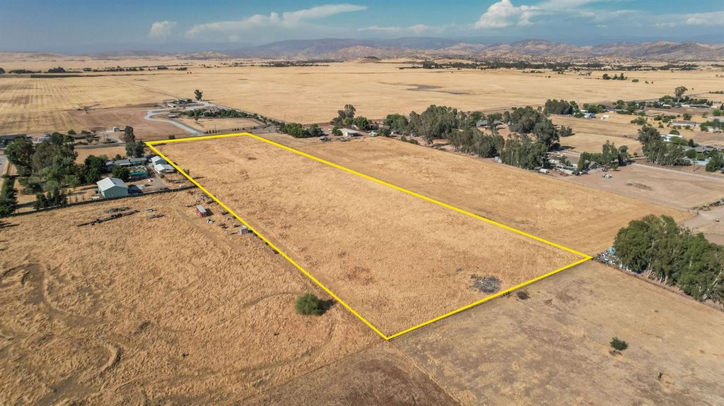 1 E Herndon Avenue, Clovis, CA 93619