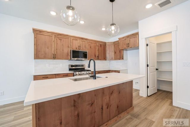 662 S 2315 W, Rexburg, ID 83440