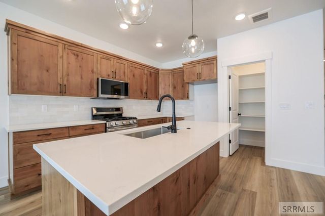 662 S 2315 W, Rexburg, ID 83440