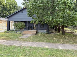 327 E 16th Street, Baxter Springs, KS 66713