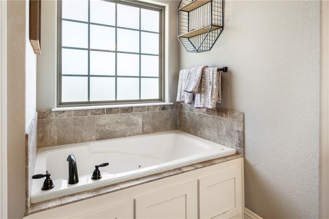 688 Olivia Lane, Centerton, AR 72719