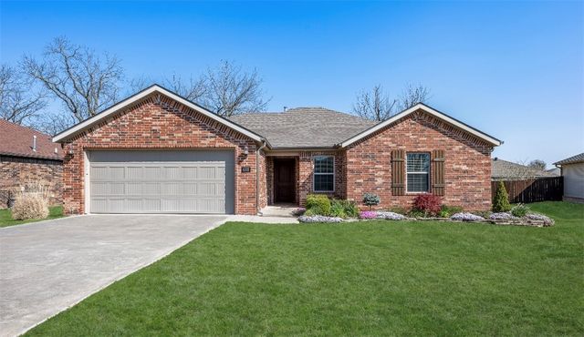 688 Olivia Lane, Centerton, AR 72719