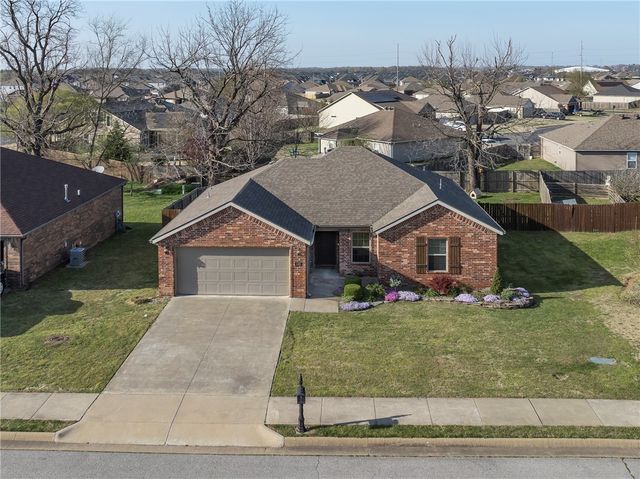 688 Olivia Lane, Centerton, AR 72719