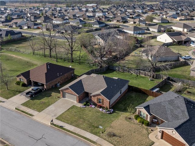 688 Olivia Lane, Centerton, AR 72719