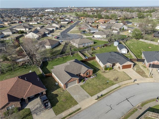 688 Olivia Lane, Centerton, AR 72719