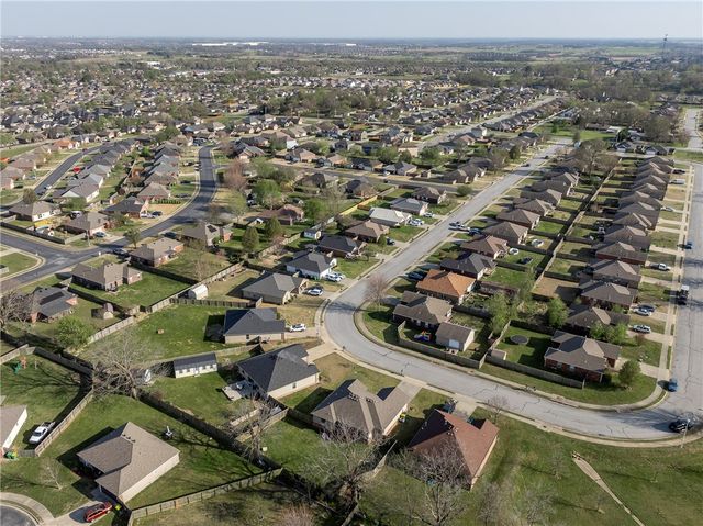 688 Olivia Lane, Centerton, AR 72719