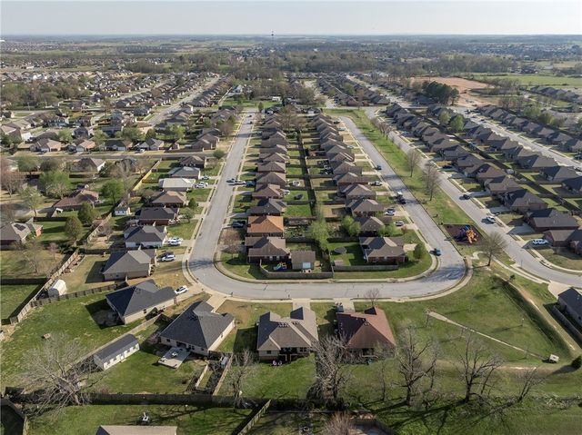 688 Olivia Lane, Centerton, AR 72719