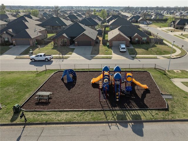 688 Olivia Lane, Centerton, AR 72719