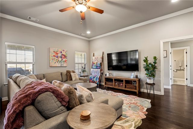 688 Olivia Lane, Centerton, AR 72719