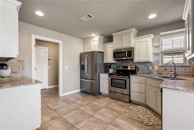 688 Olivia Lane, Centerton, AR 72719