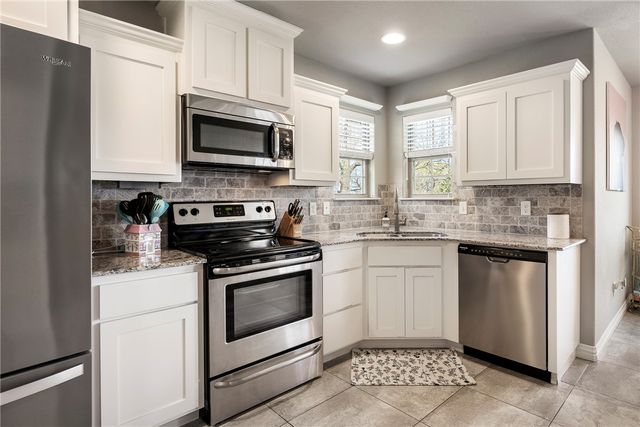 688 Olivia Lane, Centerton, AR 72719