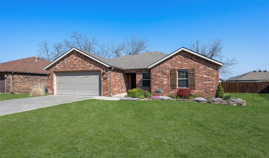 688 Olivia Lane, Centerton, AR 72719