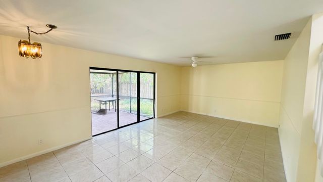 6077 Strawberry Fields Way, Lake Worth, FL 33467