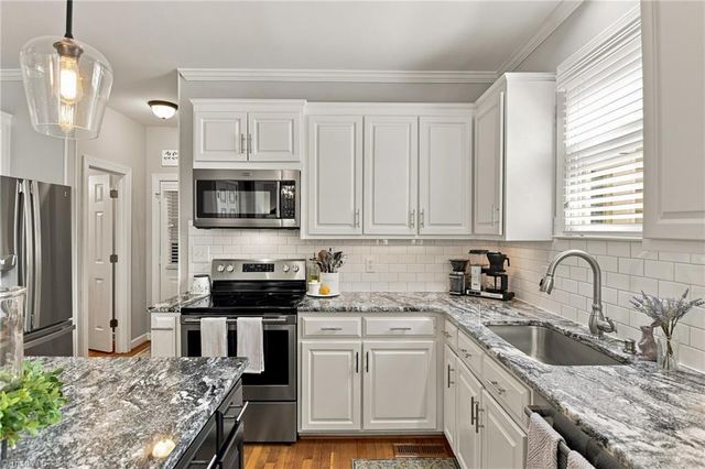 2803 Hackney Way, Jamestown, NC 27282