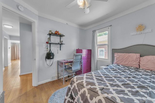 19685 Lochmoor Street, Harper Woods, MI 48225