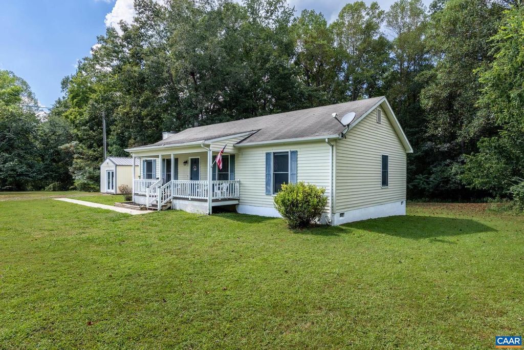 858 JAMES RIVER RD, Scottsville, VA 24590