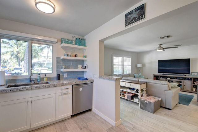 1020 Casuarina Road, Delray Beach, FL 33483