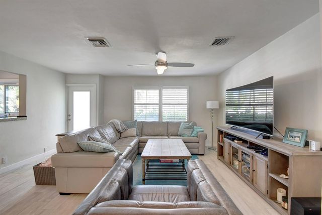 1020 Casuarina Road, Delray Beach, FL 33483