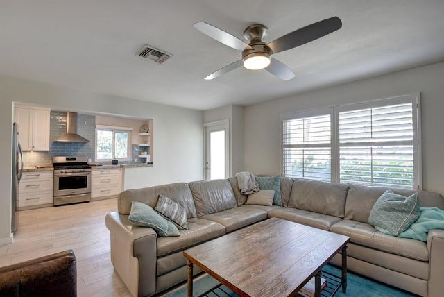 1020 Casuarina Road, Delray Beach, FL 33483