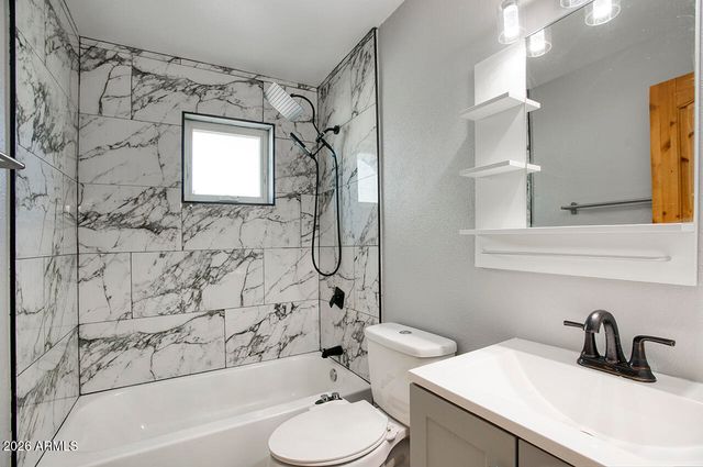 3049 W SUNNYSIDE Drive, Phoenix, AZ 85029