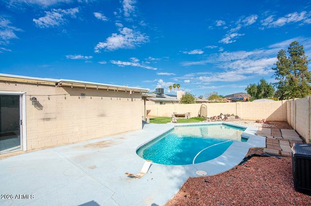 3049 W SUNNYSIDE Drive, Phoenix, AZ 85029