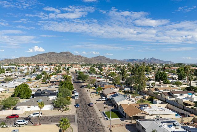 3049 W SUNNYSIDE Drive, Phoenix, AZ 85029