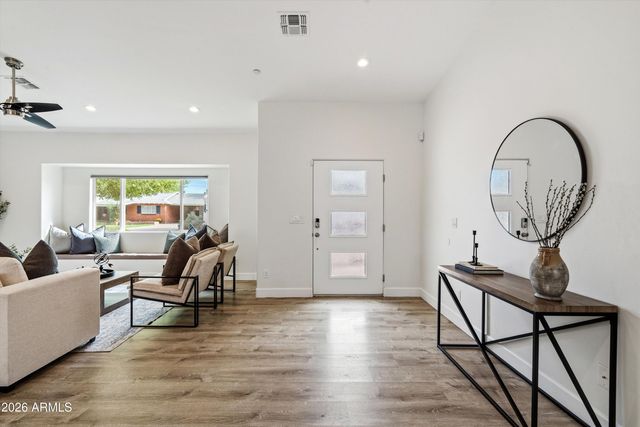 8522 E VERNON Avenue, Scottsdale, AZ 85257