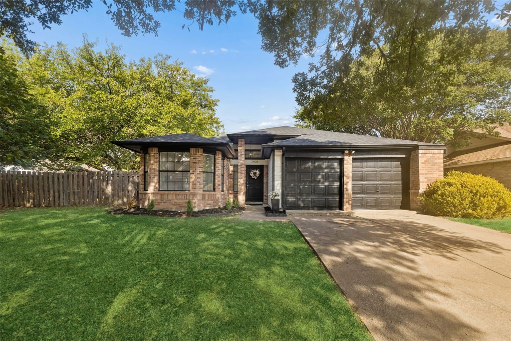 7801 Bordeaux Lane, Rowlett, TX 75089