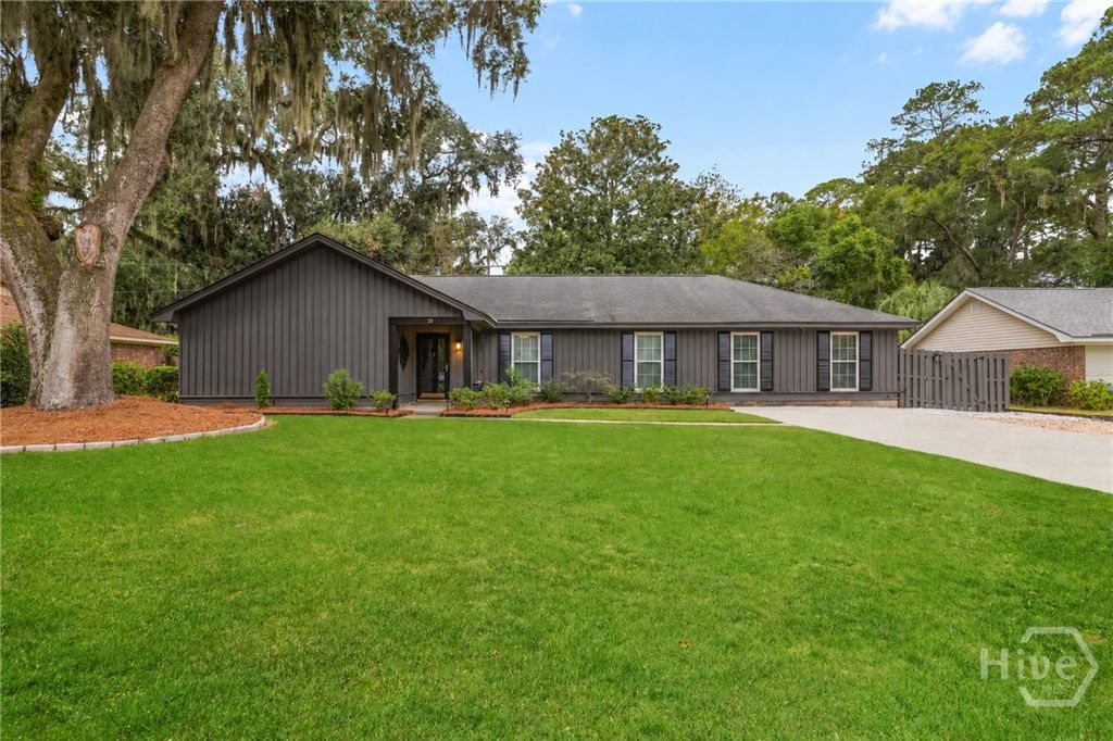 Image 1 of property listing at 26 River Oaks Road, Savannah, GA 31410