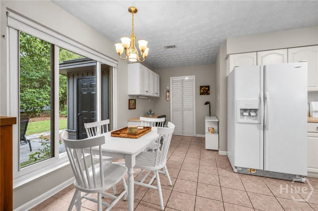 Image 12 of property listing at 26 River Oaks Road, Savannah, GA 31410