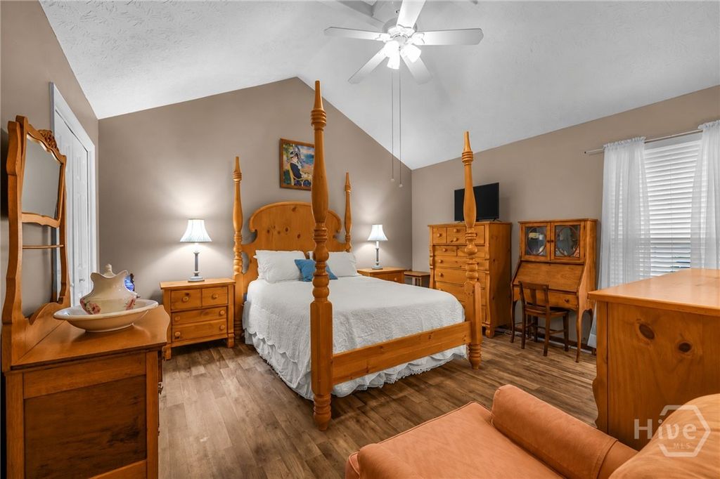 Image 14 of property listing at 26 River Oaks Road, Savannah, GA 31410