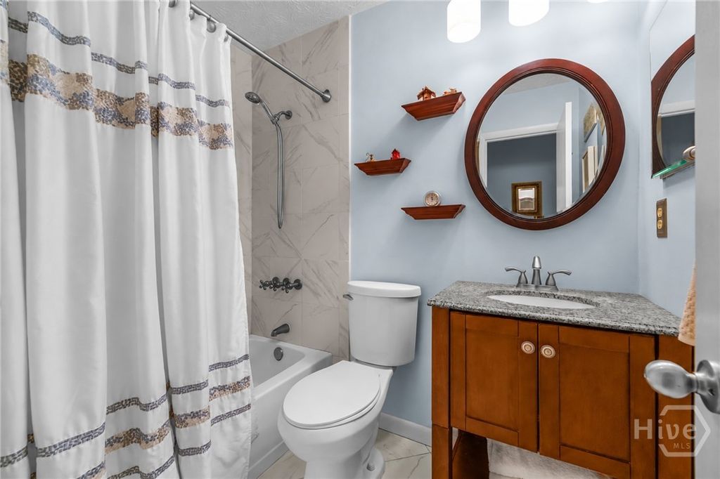 Image 16 of property listing at 26 River Oaks Road, Savannah, GA 31410