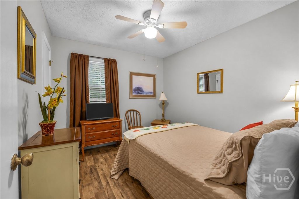 Image 17 of property listing at 26 River Oaks Road, Savannah, GA 31410