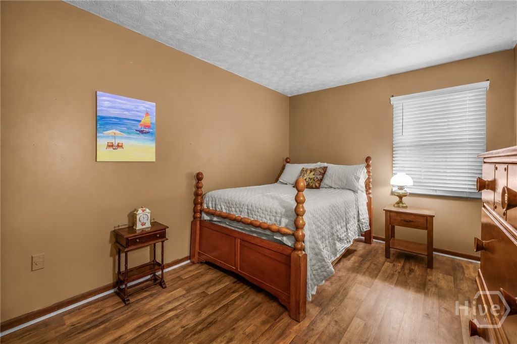 Image 18 of property listing at 26 River Oaks Road, Savannah, GA 31410