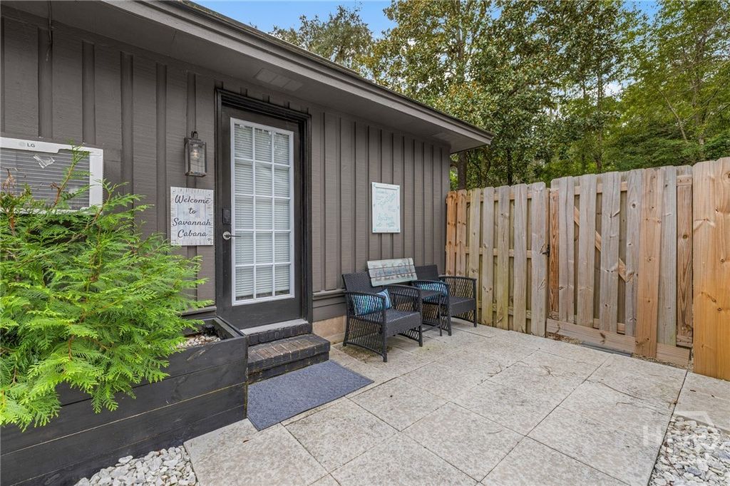 Image 21 of property listing at 26 River Oaks Road, Savannah, GA 31410