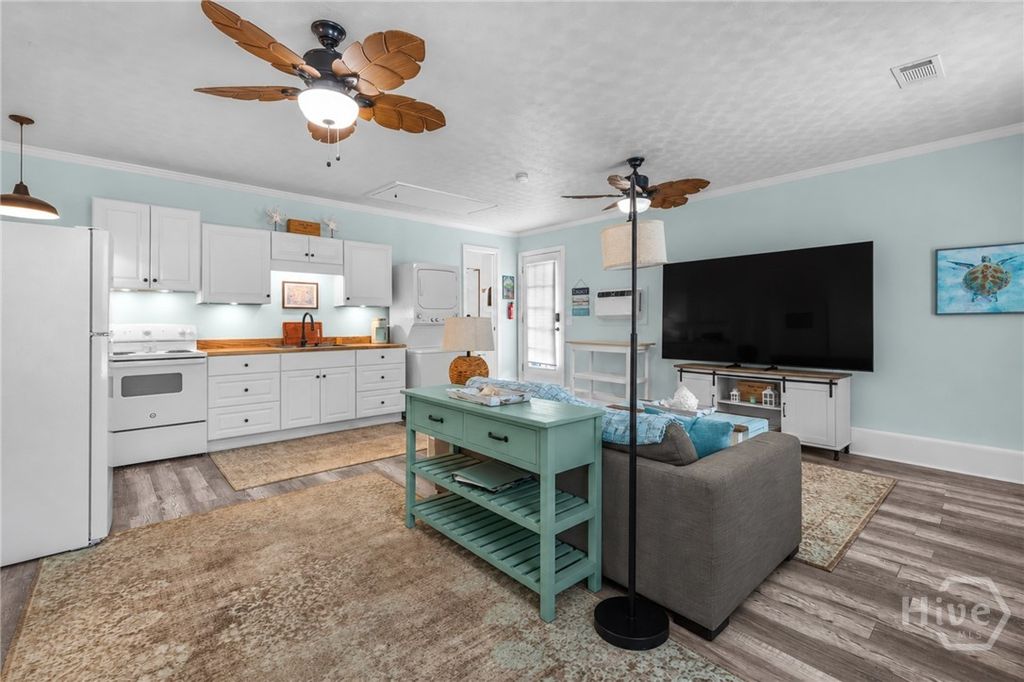 Image 24 of property listing at 26 River Oaks Road, Savannah, GA 31410