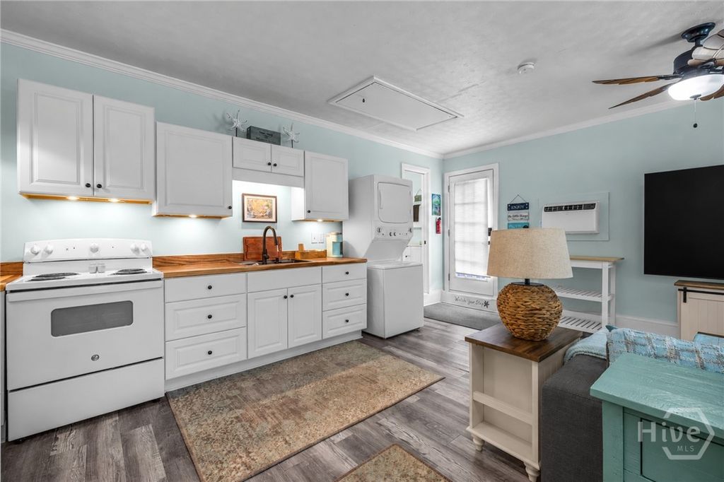 Image 26 of property listing at 26 River Oaks Road, Savannah, GA 31410