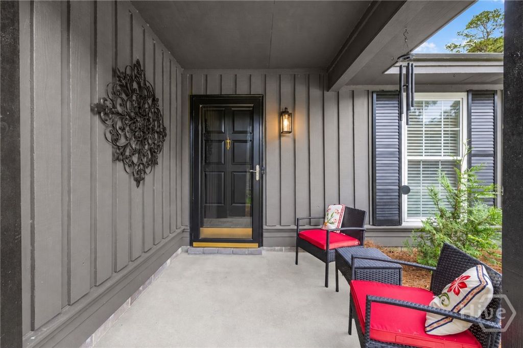 Image 3 of property listing at 26 River Oaks Road, Savannah, GA 31410