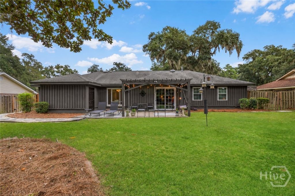Image 32 of property listing at 26 River Oaks Road, Savannah, GA 31410