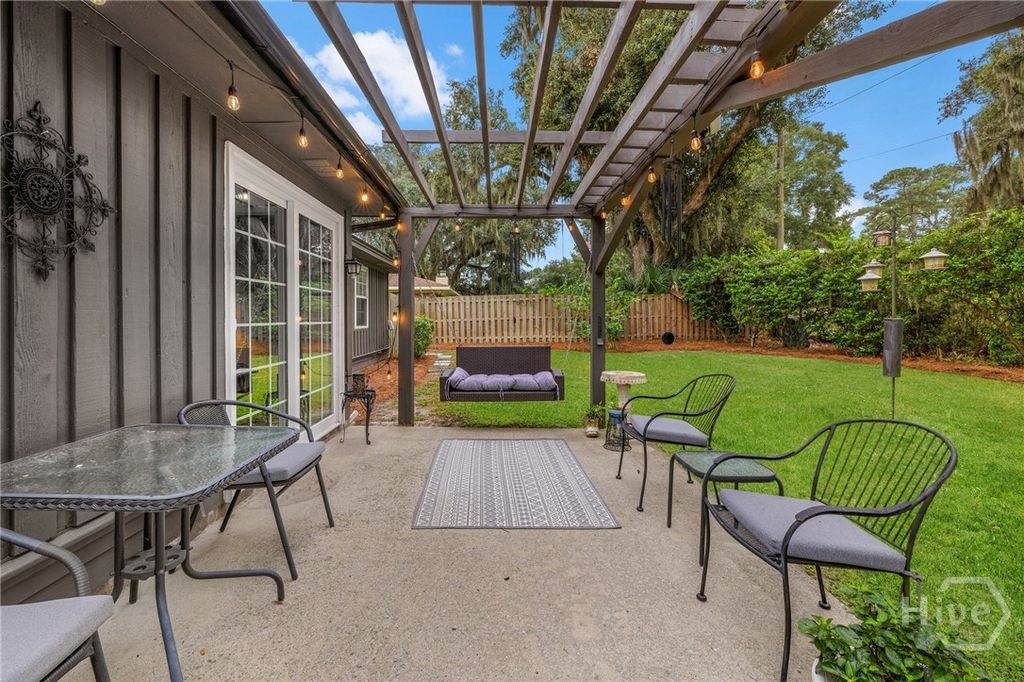 Image 33 of property listing at 26 River Oaks Road, Savannah, GA 31410